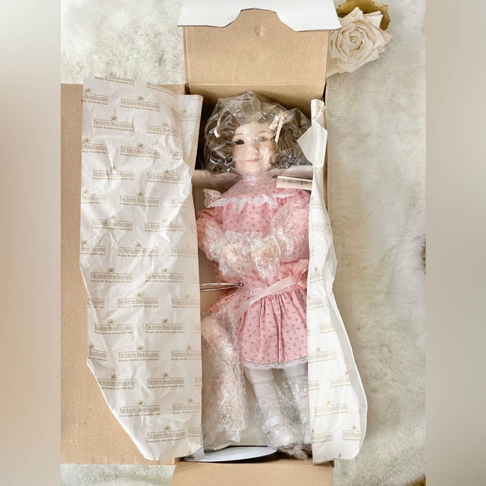 New in original box with tags ASHTON DRAKE DIANNA EFFNER “ SUGAR & SPICE” DOLL